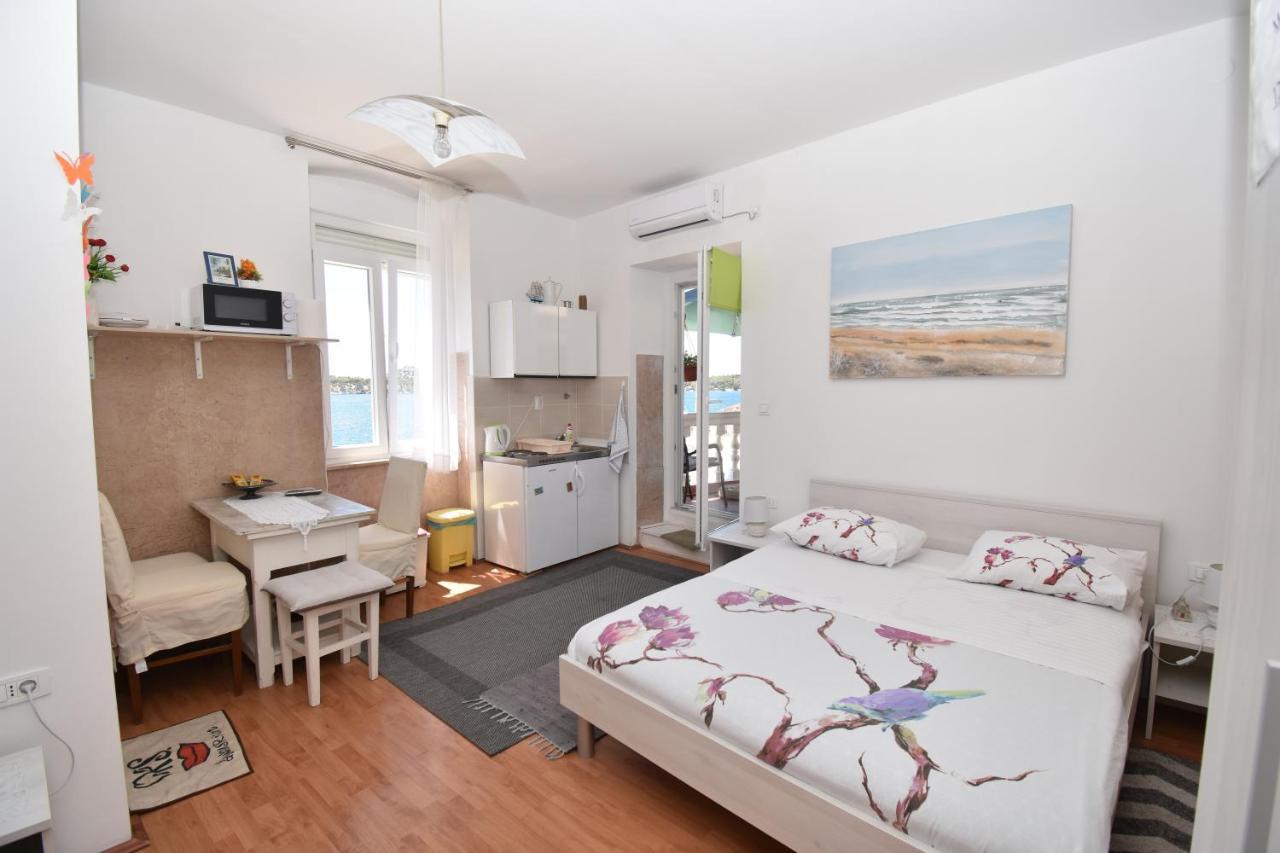 Apartmani Rina シベニク エクステリア 写真