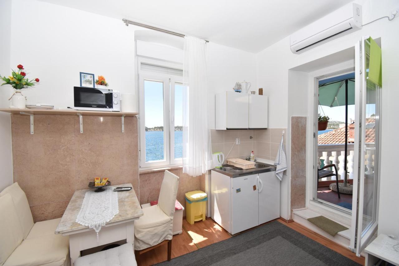 Apartmani Rina シベニク エクステリア 写真