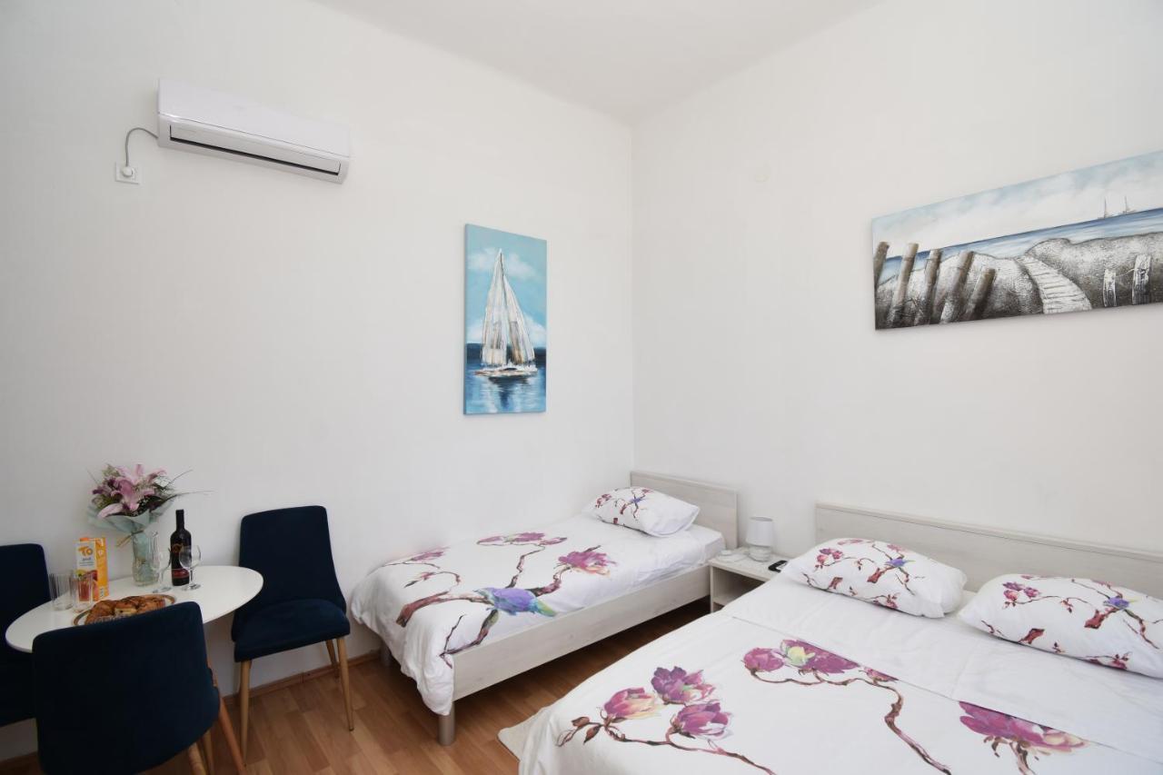 Apartmani Rina シベニク エクステリア 写真