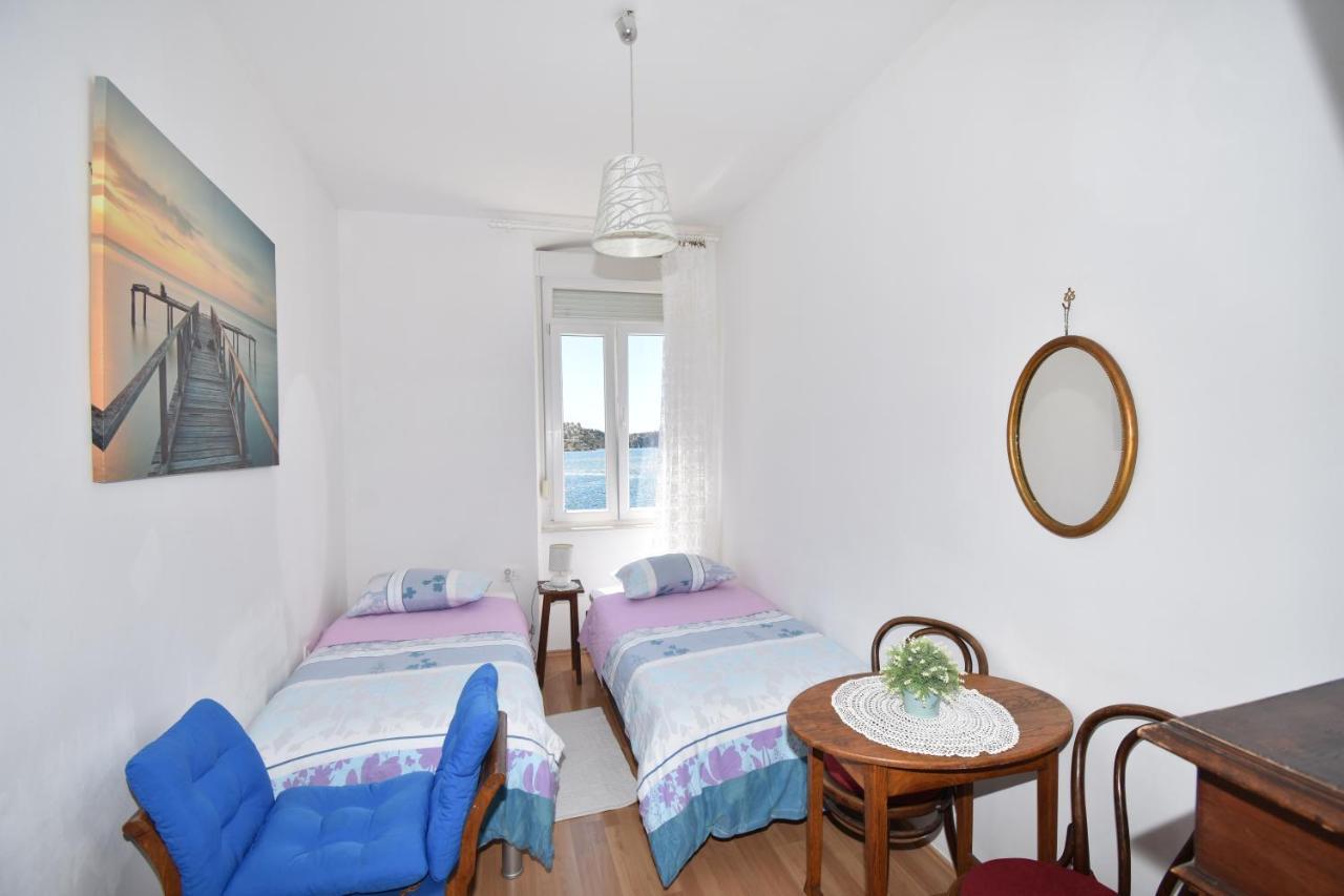 Apartmani Rina シベニク エクステリア 写真
