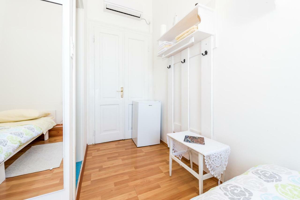 Apartmani Rina シベニク エクステリア 写真