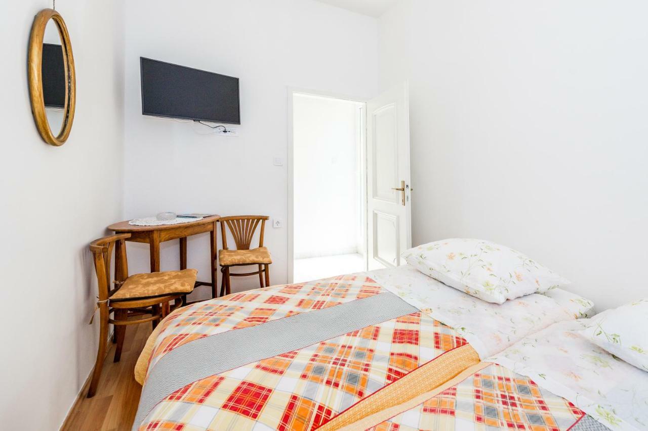 Apartmani Rina シベニク エクステリア 写真