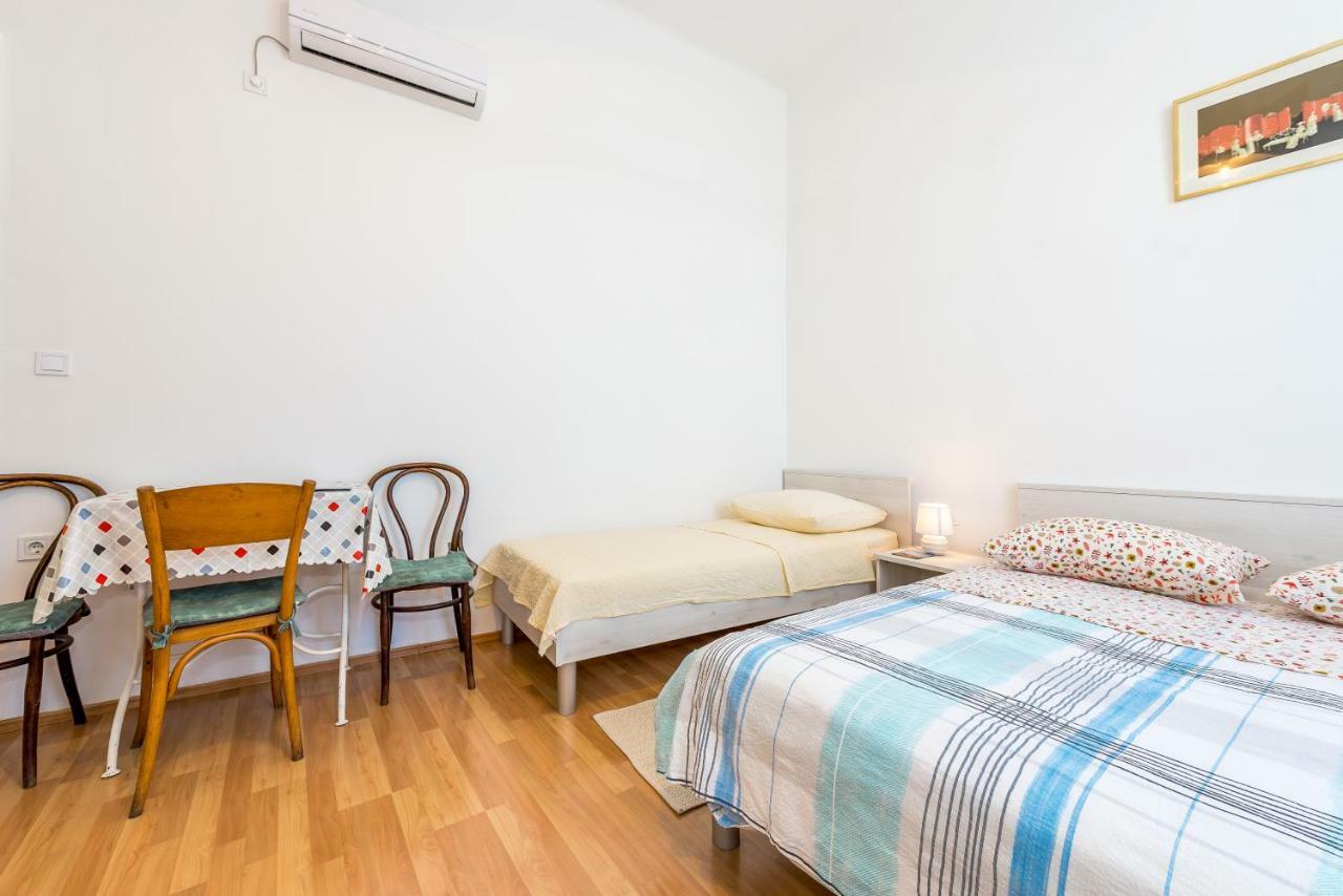 Apartmani Rina シベニク エクステリア 写真