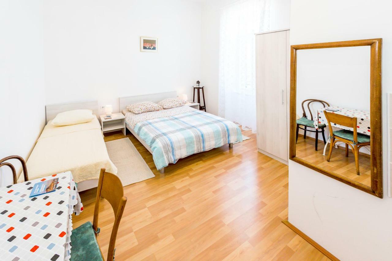 Apartmani Rina シベニク エクステリア 写真